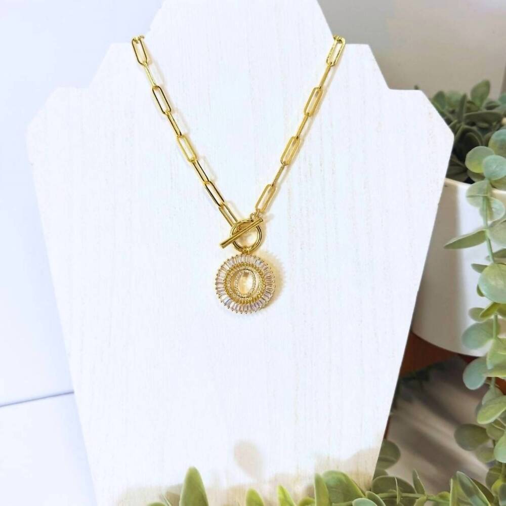 NEW THE SIS KISS women's paperclip radiant initial necklace in gold - o